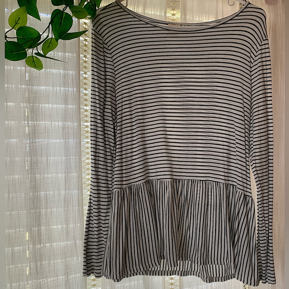 Live In The Moment Women’s Black White Striped Long Sleeve Tee Size Medium